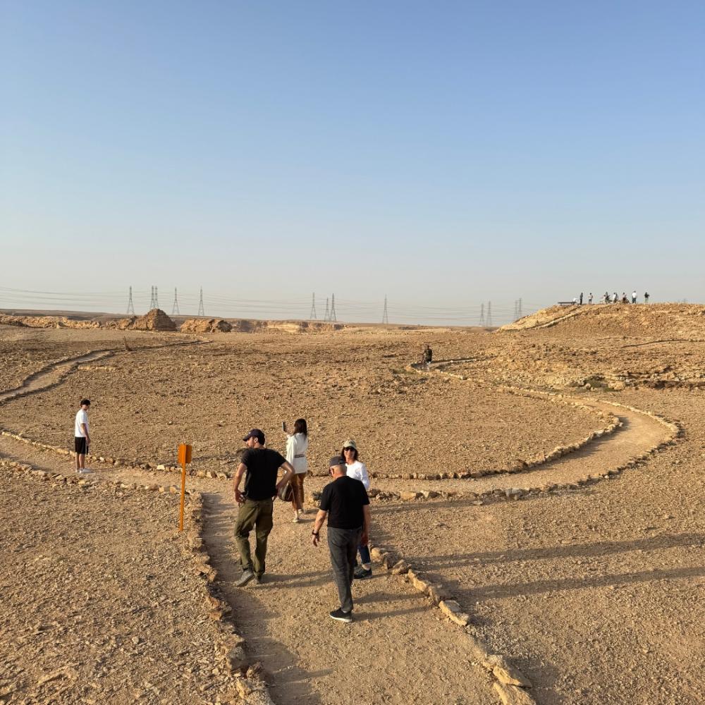 مسار درب المنجور.. وجهة تجمع بين المغامرة والتاريخ في قلب جبال طويق