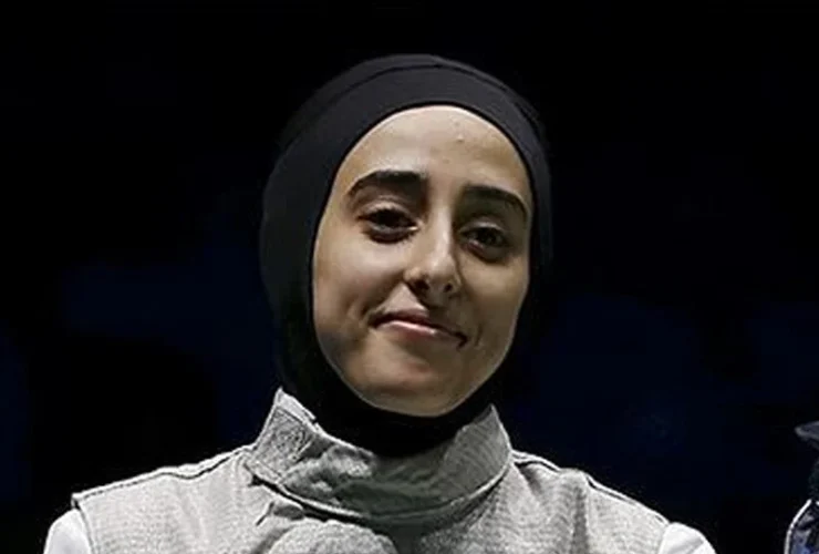 لبنى العمير.. رائدة المبارزة السعودية التي فتحت أبواب الأولمبياد أمام المرأة