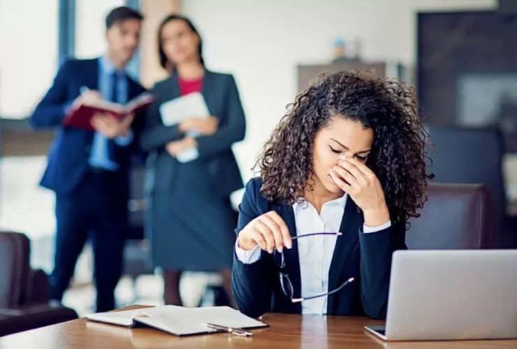 المرأة العاملة.. الموازنة الصعبة وصراع الواجبات