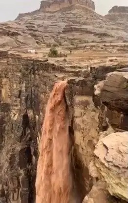 شلالات "الوهيدة" تعيد رسم السياحة البيئية بجازان