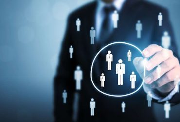 عندما تصبح الخوارزمية مدير.. الفرص، التحيزات، وحدود الأتمتة.