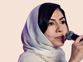 أميمة الخميس.. روائية سعودية أعادت قراءة التاريخ بعيون السرد