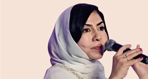 أميمة الخميس.. روائية سعودية أعادت قراءة التاريخ بعيون السرد