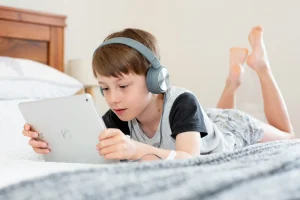 من «ريز» إلى «بت».. رحلة في قاموس أبنائك من جيل ألفا