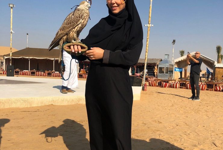 منى الخريص.. بطلة ثلاثية المرأة والصقر والبندقية