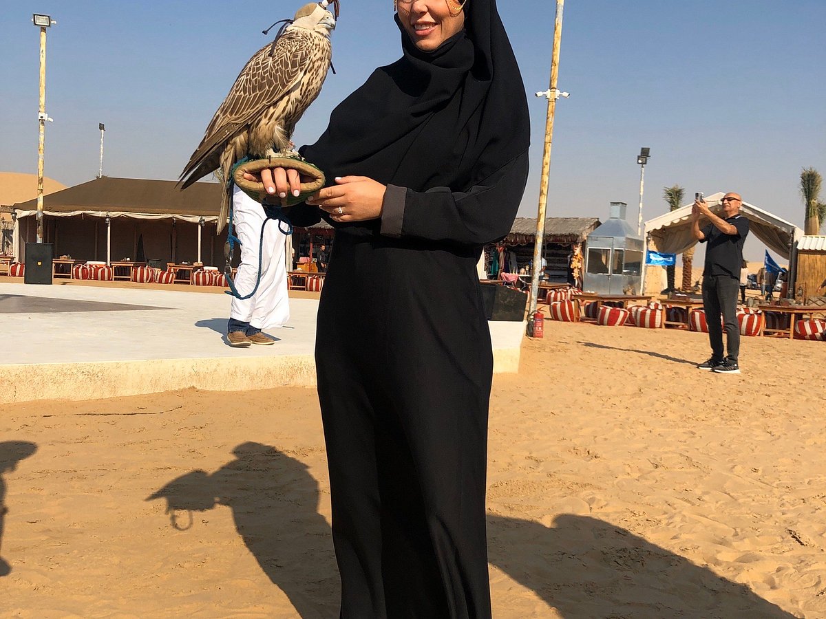منى الخريص.. بطلة ثلاثية المرأة والصقر والبندقية