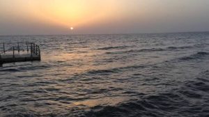 شاطئ القنع بالقنفذة.. وجهة مثالية لعشاق البحر والاسترخاء