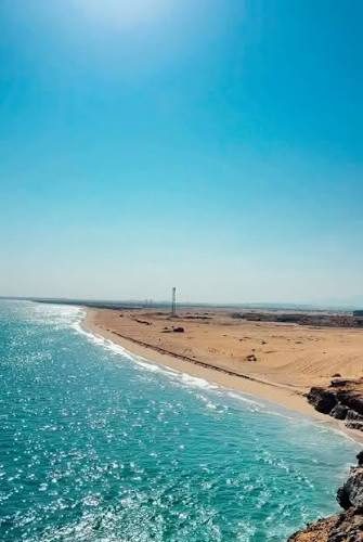 شاطئ القنع بالقنفذة.. وجهة مثالية لعشاق البحر والاسترخاء