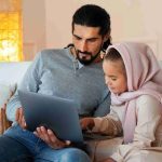التعليم الرقمي يغير أدوار الأسرة.. كيف يدعم الآباء أبناءهم لتحقيق النجاح؟