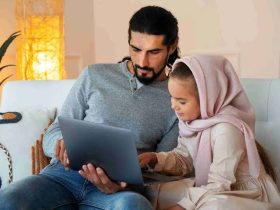 التعليم الرقمي يغير أدوار الأسرة.. كيف يدعم الآباء أبناءهم لتحقيق النجاح؟