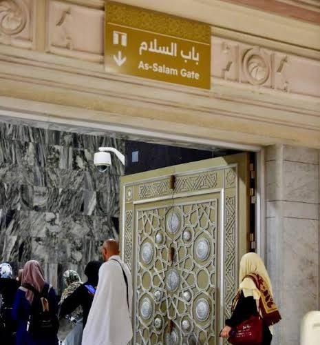 باب السلام.. أحد أبرز مداخل المسجد الحرام وواجهة تاريخية لاستقبال ضيوف الرحمن
