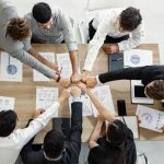 فن الإدارة الناجحة.. استراتيجيات عملية لبناء فريق عمل عالي الأداء