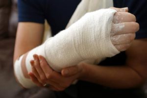 8 تعديلات منزلية تقلل خطر كسور العظام لدى كبار السن
