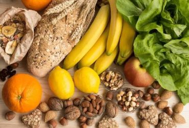 أطعمة تساعد على علاج الإمساك.. كيف يدعم النظام الغذائي صحة الجهاز الهضمي؟