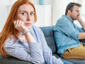 بين الأسرة والعمل.. هل تقود تضحيات الزوجة إلى الاستقرار أم تستنزفها؟