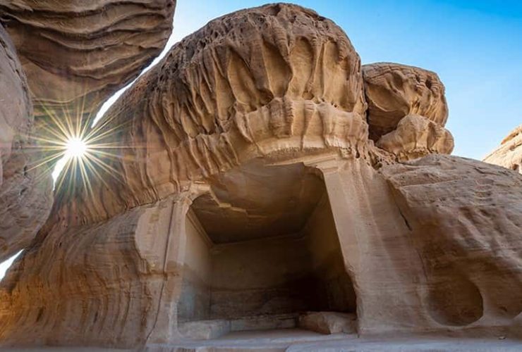 جبل أثلب.. المشهد الطبيعي والإرث الحضاري في قلب العلا
