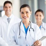 كيف تختار الطبيب المناسب؟ 20 صفة تميز الطبيب الجيد وتضمن رعاية صحية أفضل
