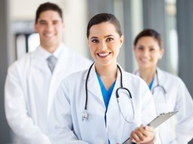 كيف تختار الطبيب المناسب؟ 20 صفة تميز الطبيب الجيد وتضمن رعاية صحية أفضل