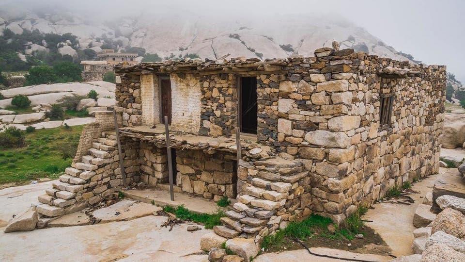 قرية أصفة التراثية.. رحلة بين البيوت الحجرية والطبيعة الساحرة في جبال السروات