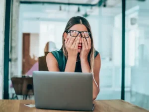 كيف ترفض طلبات مديرك دون توتر؟ 7 طرق ذكية للتعامل مع المهام الإضافية