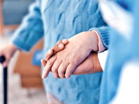 كيف تتعاملين  مع مرضى الشلل الرعاش (مرض باركنسون).. استراتيجيات