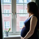 تشوش الذهن أثناء الحمل.. لماذا تزداد حالات النسيان وصعوبة التركيز؟