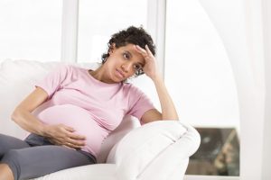 تشوش الذهن أثناء الحمل.. لماذا تزداد حالات النسيان وصعوبة التركيز؟