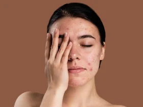 10 أخطاء شائعة في العناية بالبشرة قد تضر بنضارتها.. كيف تتجنبينها؟