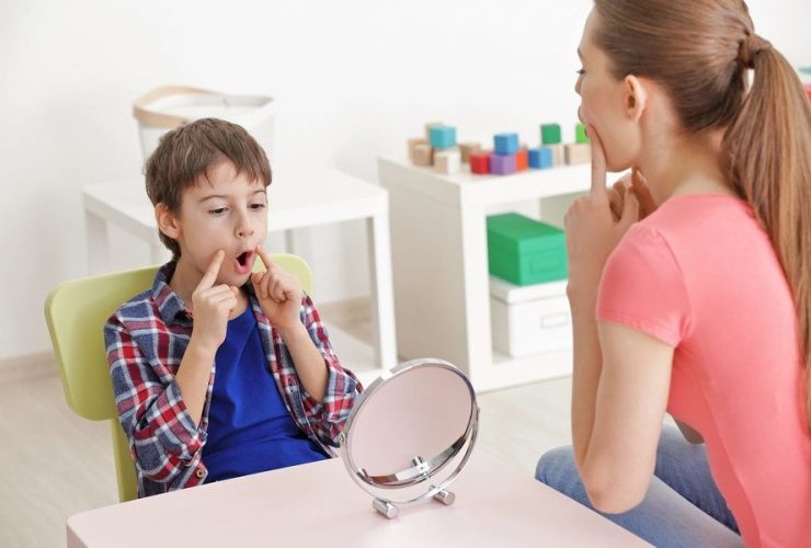 تأخر النطق عند الأطفال.. وطرق سريعة للوالدين للتشخيص والعلاج