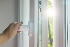 6 طرق فعالة للحفاظ على برودة منزلك وجسمك خلال موجات الحر