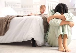 اكتئاب ما بعد الولادة.. أعراض تستدعي الانتباه ودور الأسرة في دعم الأم