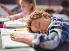 قبل العودة للمدرسة.. 7 خطوات تعيد ضبط نوم طفلك بعد الإجازة
