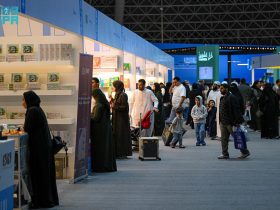دور المعارض في التثقيف.. نوافذ مفتوحة على المعرفة والوعي