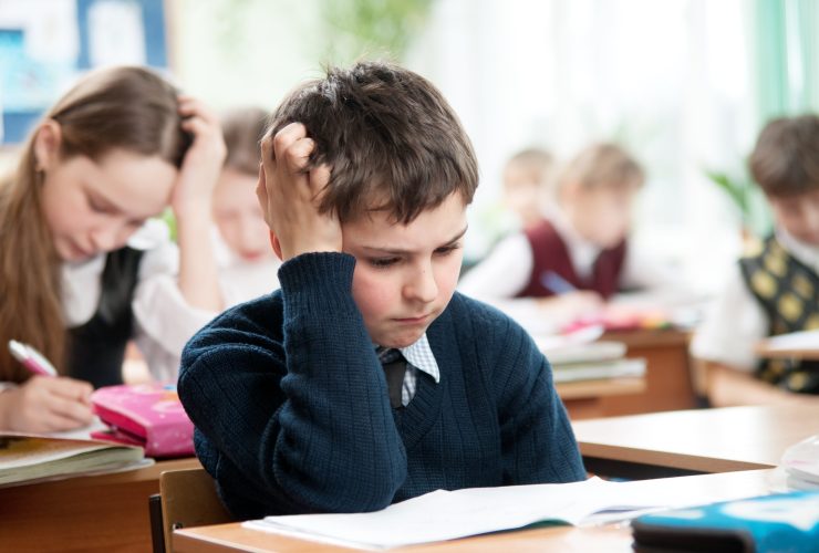 البلادة والكسل لدى الأطفال.. لماذا يعد الفحص الطبي الخطوة الأولى للعلاج؟