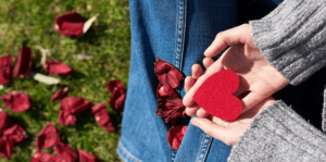 التعاطف مع الذات.. كيف تتعامل مع أخطائك بذكاء وتحول الفشل إلى فرصة للنمو؟