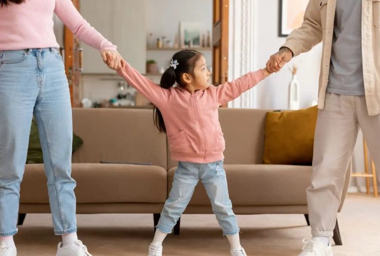 توحيد الأسلوب التربوي بين الوالدين..الطريق إلى استقرار الطفل والأسرة
