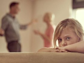 كيف يخفف الأهل آثار الطلاق على الأطفال؟.. 8 عوامل تحمي الأبناء من تداعيات الانفصال