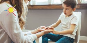كيف تساعدين طفلك على تنظيم مشاعره والتعامل معها بطريقة صحية؟