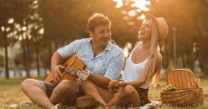 كيف تعرفين الرجل الناضج عاطفياً؟ 10 علامات تكشف استعداده لعلاقة صحية