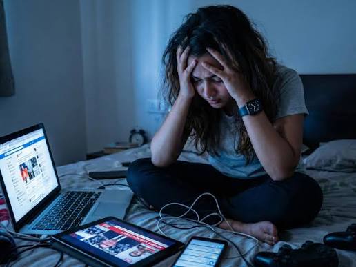 الإرهاق الرقمي.. كيف يؤثر الاستخدام المفرط للشاشات على صحتك؟