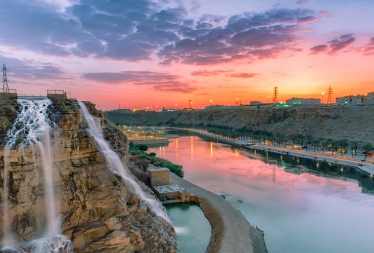 وادي نمار في الرياض.. وجهة طبيعية تجمع البحيرة والشلالات وسط أجواء هادئة