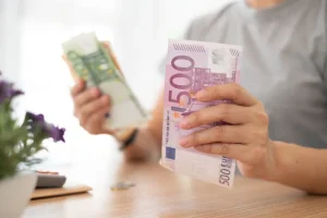 صندوق الطوارئ.. خط الدفاع المالي الأول للأسرة في مواجهة الأزمات المفاجئة