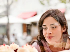 أسبوع بلا سكر مضاف.. كيف يتغير جسمك وتتحكمين في شهيتك؟