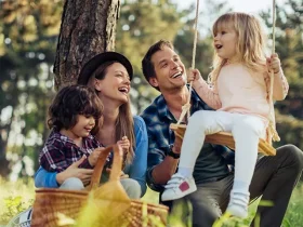 العلاقات الإيجابية بين الآباء والأبناء.. أساس الأمان والثقة