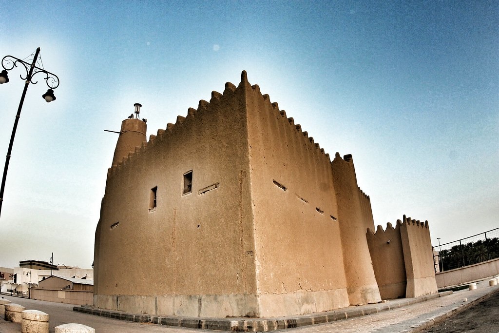 مسجد الخريزة بعنيزة.. شواهد الطين وعبق التاريخ التليد