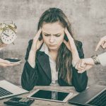 كيمياء التحول.. كيف تحول ضغوط العمل إلى طاقة إنتاجية؟