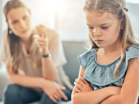 كيف تساعدين طفلك على فهم مشاعره والتحكم في غضبه؟