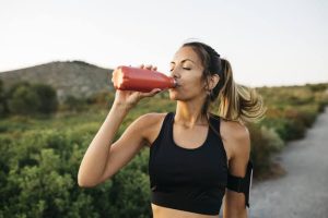 التسمم المائي.. متى يتحول شرب الماء من عادة صحية إلى خطر؟