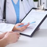 الفحص الصحي الشامل والفحوصات الدورية المتخصصة.. متى تحتاج إلى كل منهما؟