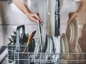 10 أشياء لا تضعيها أبدًا في غسالة الصحون للحفاظ على أدوات مطبخكِ